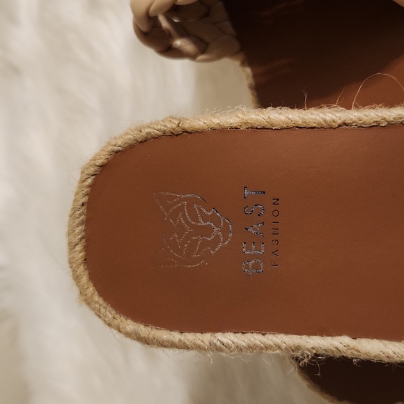 Beast Taupe tan Braided slip on Sandals. Size 7 - Picture 4 of 9